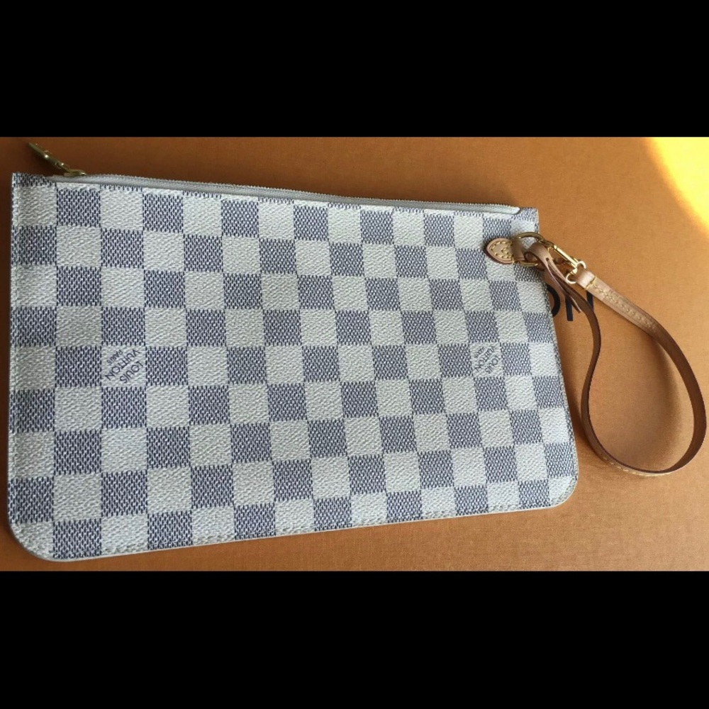 Louis Vuitton Neverfull Pouch
